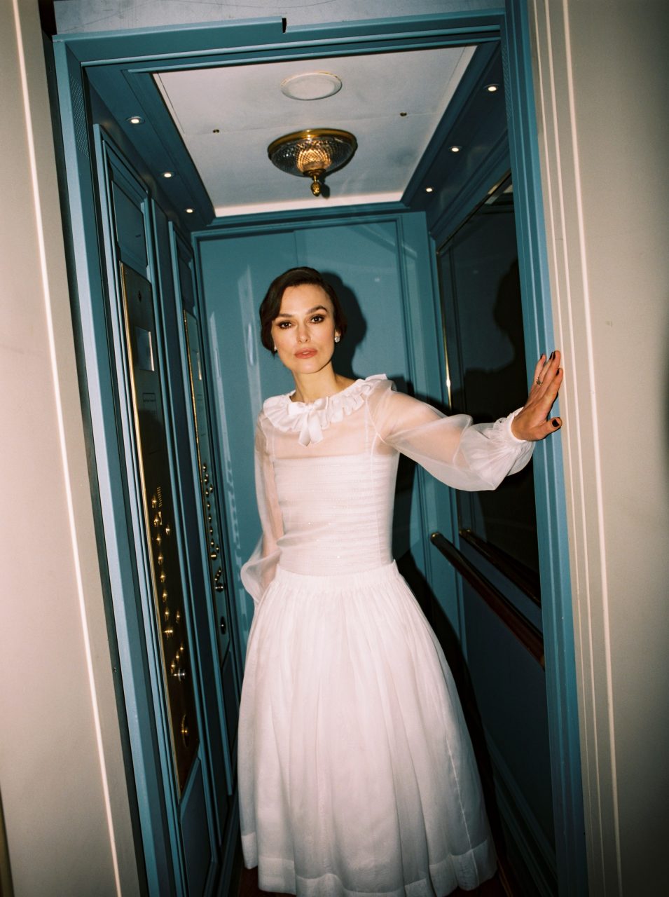獨家揭秘Keira Knightley準備Chanel高級訂製展造型的幕後故事