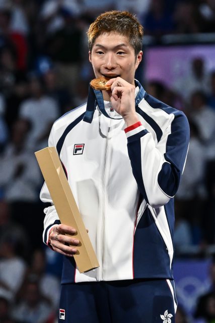 盤點劍神張家朗衛冕金牌的幸運飾物,四葉草蘊含什麼意思?