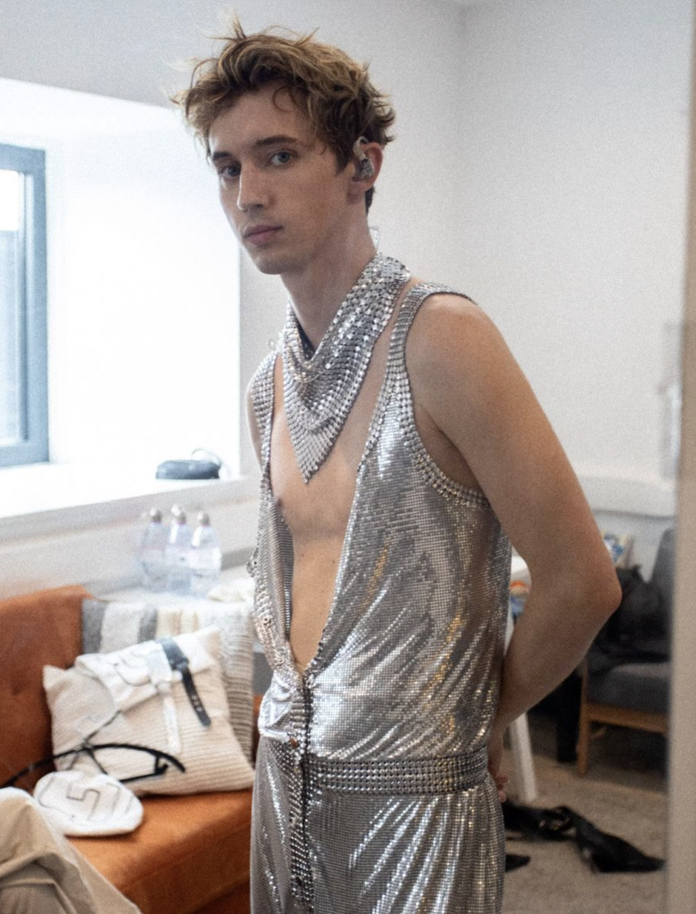 Troye Sivan成為Rabanne全球彩妝品牌大使 如何演繹出前衛、未來感的美容概念？