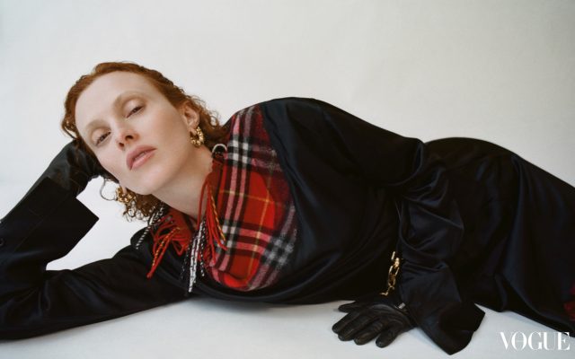 英國傳奇 Karen Elson 的10個標誌時裝騷時刻,15歲青澀出道化身成最閃耀模特兒