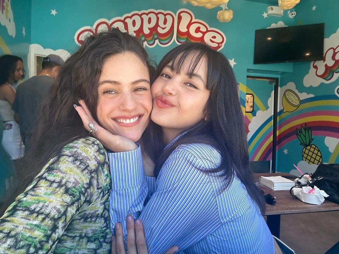 從《New Woman》到街頭，Lisa和Rosalía帶來 #BFF 閨蜜穿搭靈感！