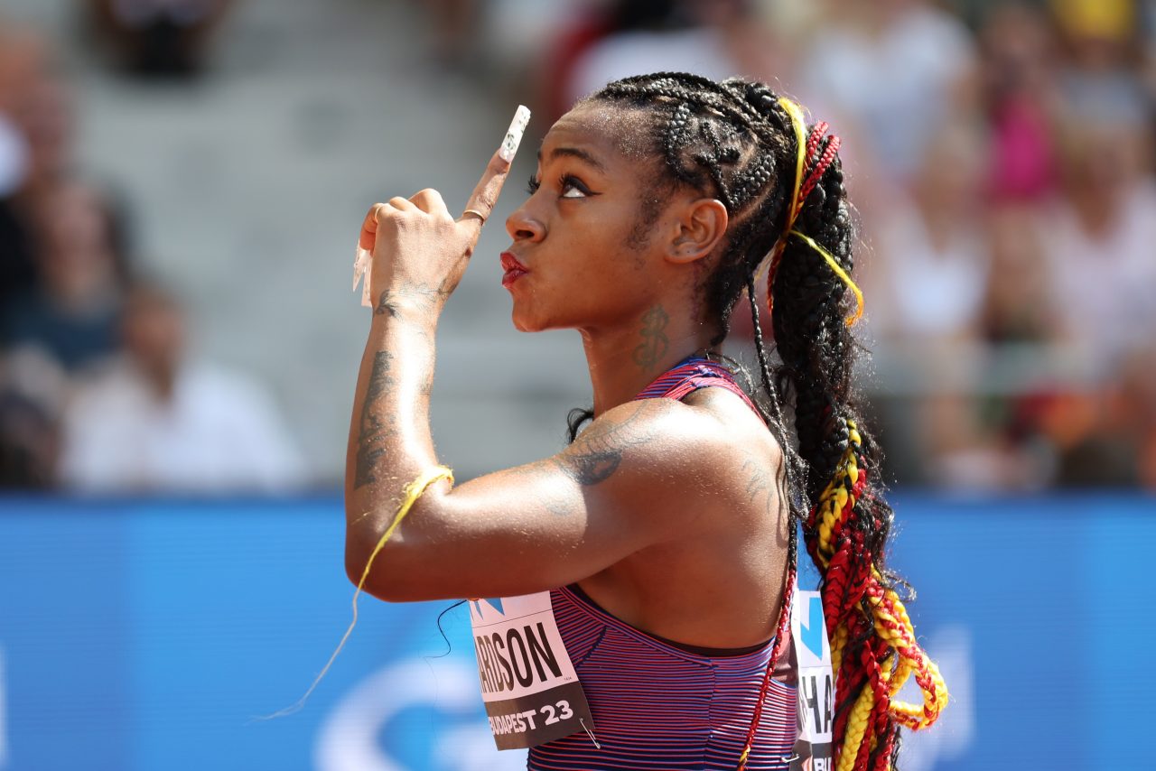 2024 巴黎奧運｜美國百米女飛人 Sha’Carri Richardson 重回跑道！細數多個華麗比賽造型！