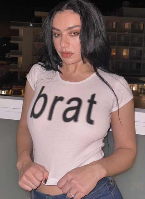 打造今個夏季最流行的”Brat Makeup” 4步曲做出Charli XCX玩味嫵媚大熱妝容