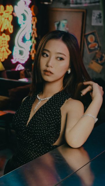 全新特備音樂企劃VOGUE DEMO首輪主題人物: 香港獨立女歌手JACE陳凱詠,如一抹青蛇蹤影,綻放靈瓏、觸動生命的音樂能量