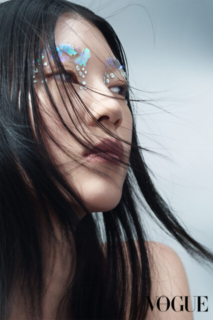 2024秋冬彩妝趨勢|換上時尚又型格的閃亮妝!為面部戴上「飾物」打造非一般彩妝