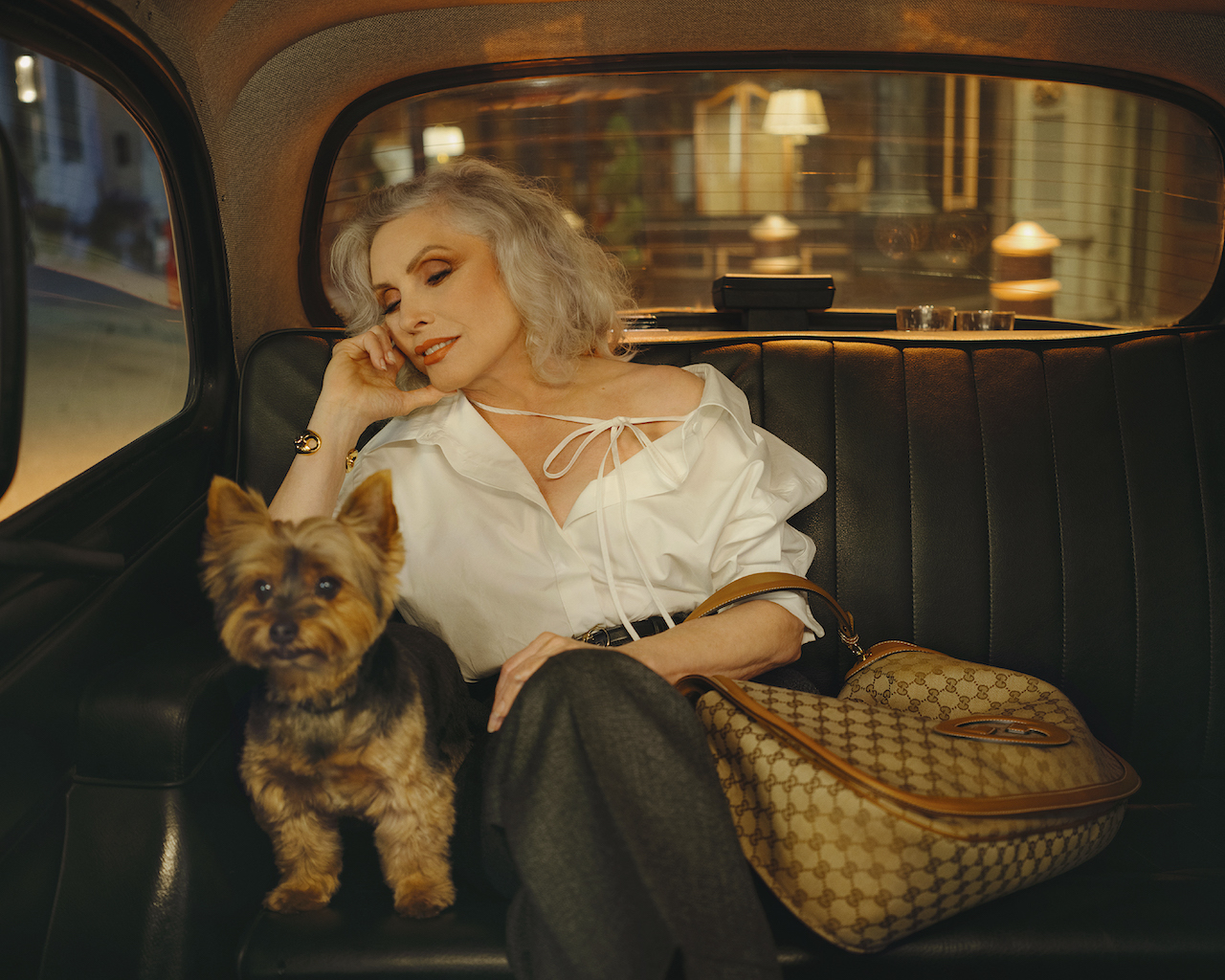 Gucci Blondie 手袋重磅回歸！找來「Blondie」樂團女主唱 Debbie Harry 驚喜亮相廣告大片⋯⋯