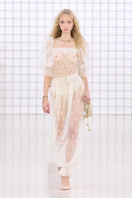 Chloé 夢回自由之夏,輕盈隨性設計演繹波希米亞風格精髓|Spring / Summer 2024