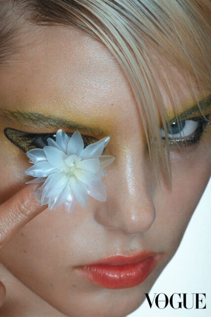 2024秋冬美甲趨勢:花卉美界成為常青潮流 你會選擇清新或復古風格?