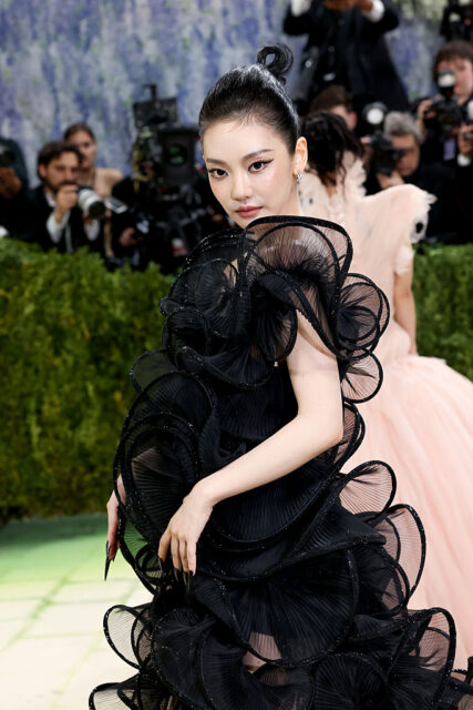 Style File:Aespa Ningning 首次亮相 Met Gala,Demna 上任後任命的首個代言人,為何她受到 Gucci 青睞?