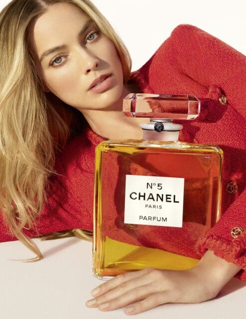 讓女性魅力再昇華 Margot Robbie完美演繹CHANEL N°5香水最新電影廣告:「自由選擇成為自己」