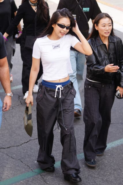 如何完美穿搭Cargo Pants工裝褲？Jennie揭秘小技巧！