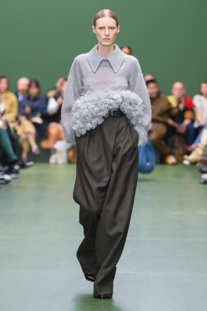 顛覆傳統着裝理念,Skant裙褲裝將成為2025年最舒適的潮流趨勢!