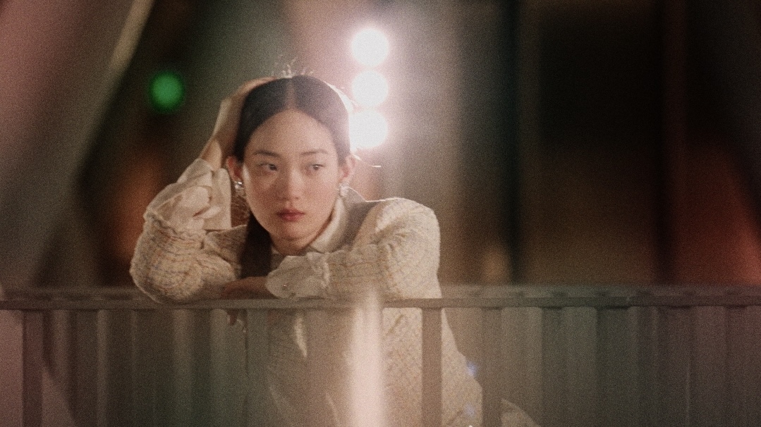 11月刊數碼封面丨Chanel 2025早春度假度假系列與香港合奏,跟隨韓國名模申賢智展開不一樣冒險之旅