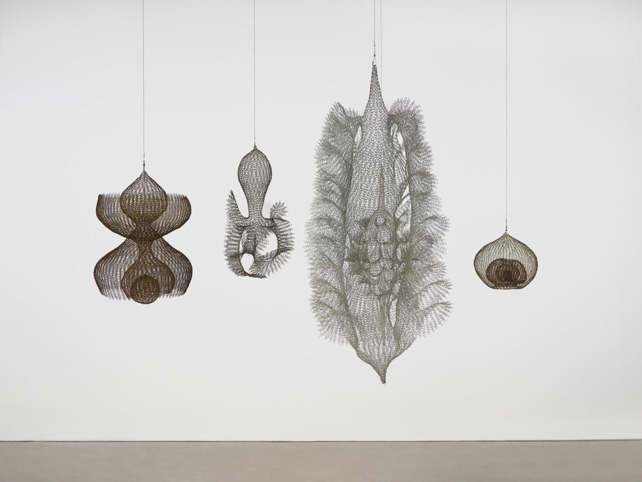 Ruth Asawa首個大中華區個展《向手作而生》:棉棉無盡的絲線雕塑,凝煉半世紀的人生軌跡