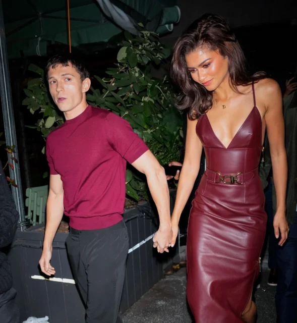 Zendaya 與 Tom Holland 已結婚?從出演《蜘蛛俠》相識相戀,到邁向下一階段,一文了解兩人的感情時間線