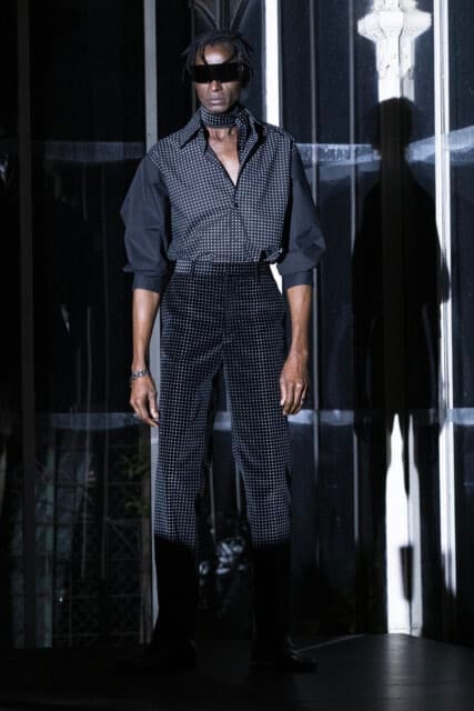 MM6 Maison Margiela時隔20年回歸Pitti Uomo,展現當代男裝的黑色宣言|Fall / Winter 2025 Menswear