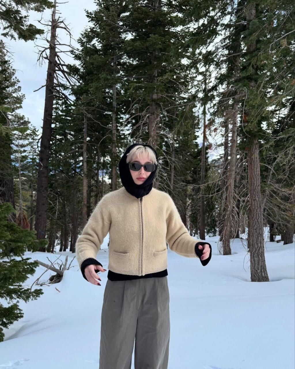 Emma Chamberlain如何從YouTuber一躍飛升為時尚寵兒？一起認識這位年僅23歲美國 Gen Z 網路名人！