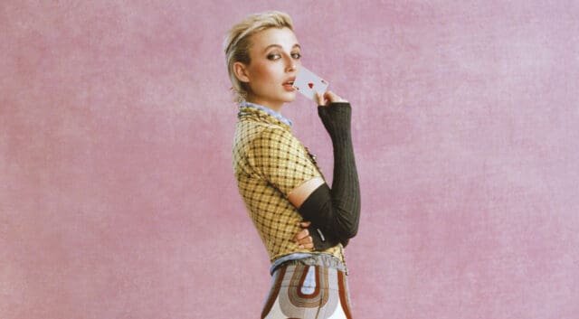 二月刊封面|Emma Chamberlain:「你本來就擁有許多優點,不需要刻意改變自己才值得被愛。」