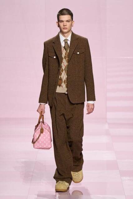 Pharrell 與 Nigo 聯手打造 Louis Vuitton 2025 秋冬男裝,回顧過去檔案重塑未來街頭衣櫥|Fall/Winter 2025 Mesnwear