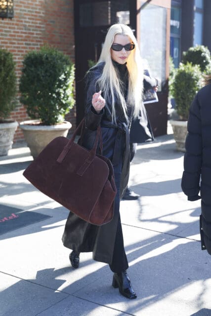 盤點Anya Taylor-Joy新戲《The Gorge》宣傳造型!演繹Alexander McQueen、Loewe詮釋個人魅力