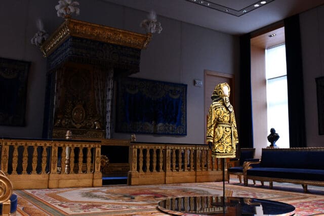 巴黎必看時尚展覽!《羅浮宮高級訂製服 – 藝術與時尚:矚目之作》 見證品牌的匠心之作