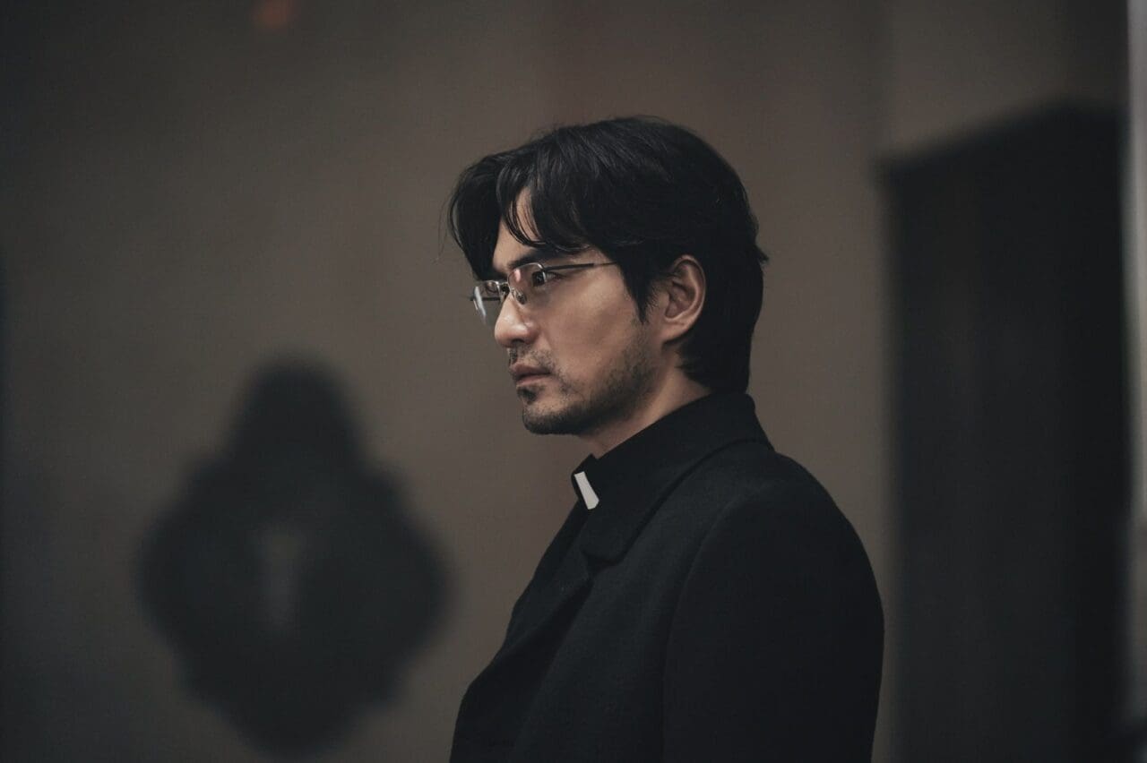李陣郁在《黑祭司2：闇黑修女》飾演相信醫學的神父