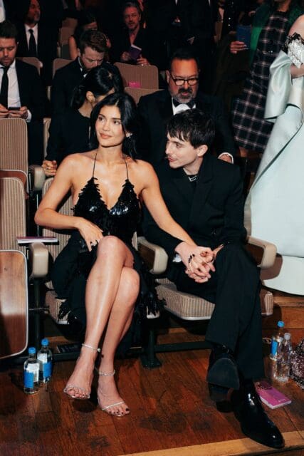 Timothée Chalamet與Kylie Jenner於2025 BAFTAs甜蜜放閃,展現最佳情侶造型!