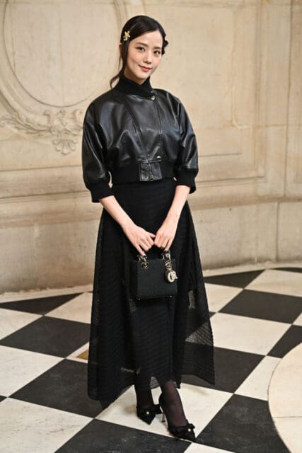 百搭皮褸配搭不同首飾,襯出多元化造型!必看女生皮革外套配搭首飾攻略,「可甜可辣」混搭不同風格!