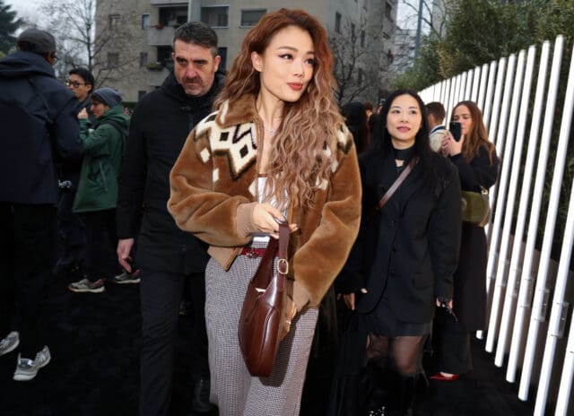2025秋冬米蘭時裝週Street Style:Barn Jacket佔據街頭、優雅工裝復興、綠色再度成為流行色···