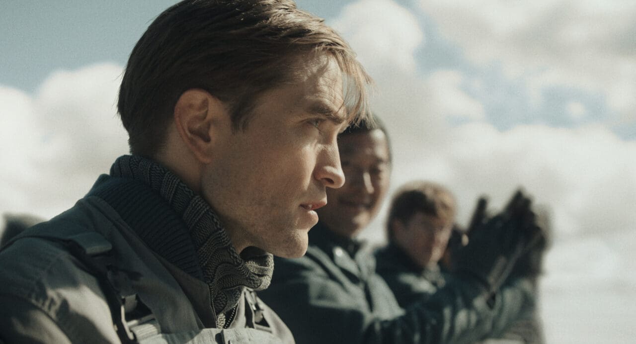 Robert Pattinson《米奇17號》演活多個面向的複製人，6部電影解讀甜心偶像到實力派的演技蛻變