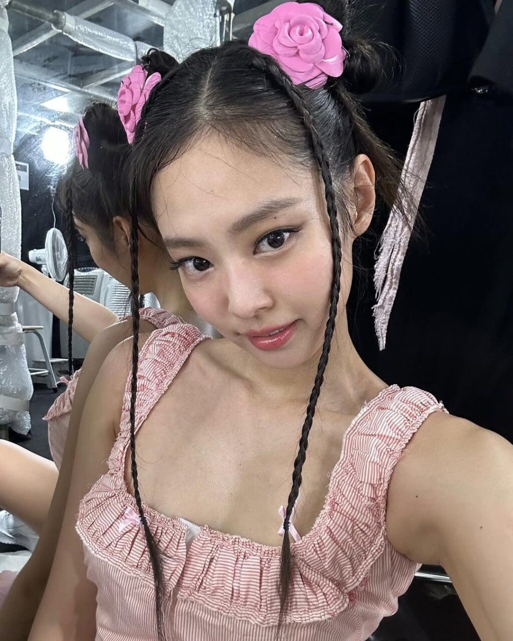 BLACKPINK Jennie踏入30歲!盤點她8個引領潮流的髮型,展現無限魅力與個性