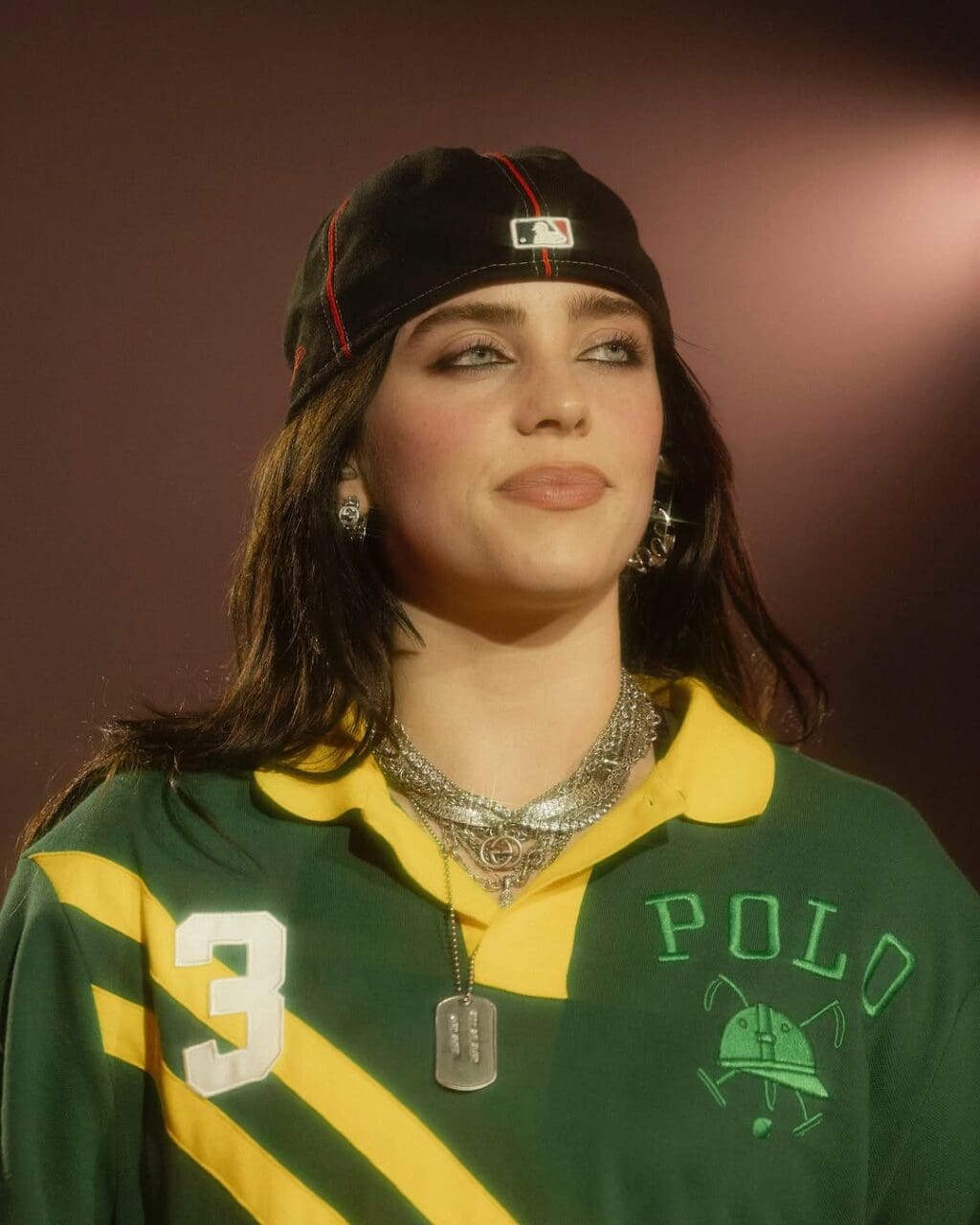 Billie Eilish巡演帥氣示範Polo Ralph Lauren造型!搭配Cap帽、護腕穿出復古氣息