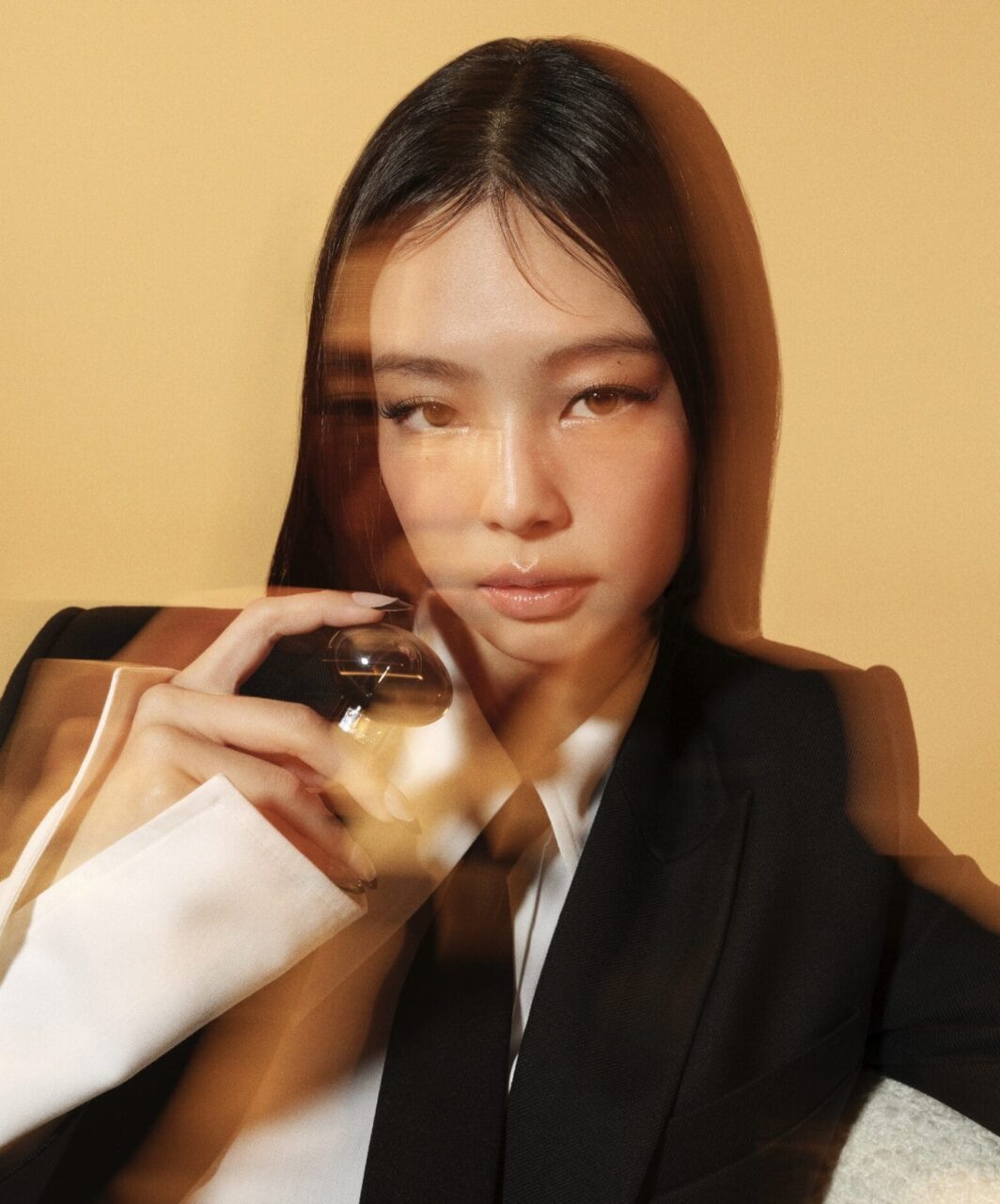 TAMBURINS以蘑菇孢子為靈感 由Jennie演繹全新BOTTARI香水！