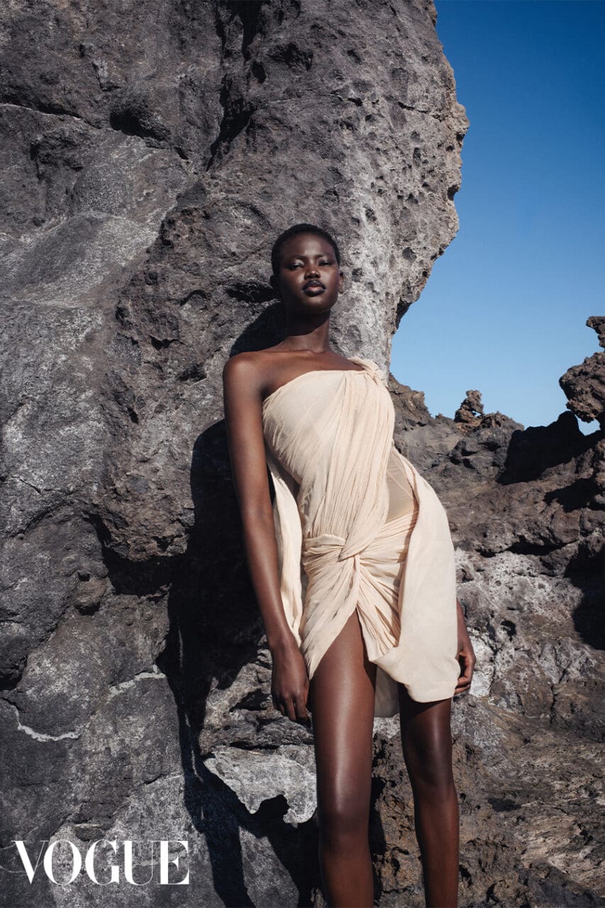 2025春夏潮流趨勢：隨性垂墜感是大勢所趨，為造型增添一抹柔和之美！