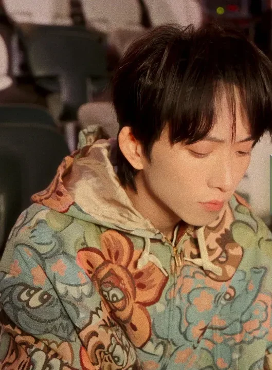 【 邱鋒澤〈碎了＜/3〉x VOGUE Demo】 ｜Vogue Hong Kong