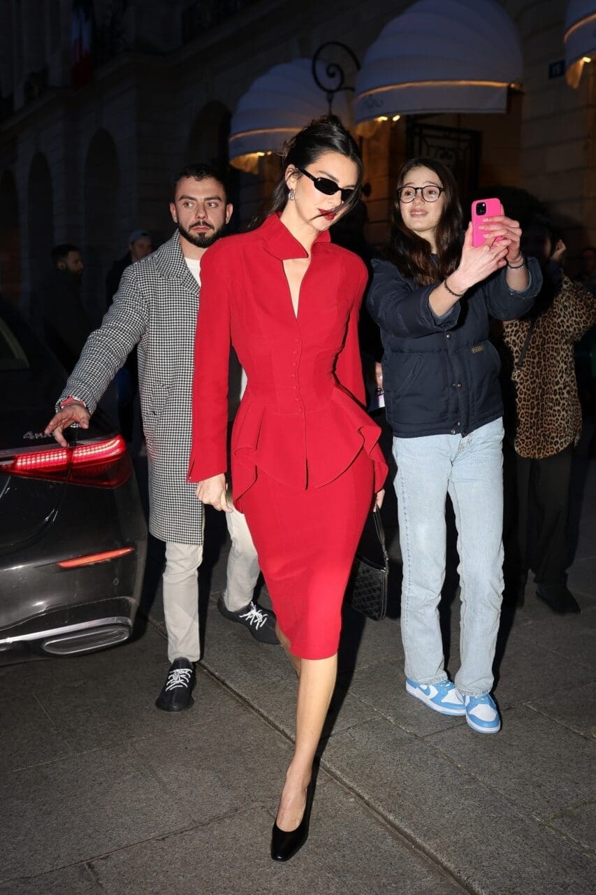 「Skirt Suit」不再是老土的單品！Gen Z 及年輕一代名人們紛紛換上別緻的裙裝套裝！