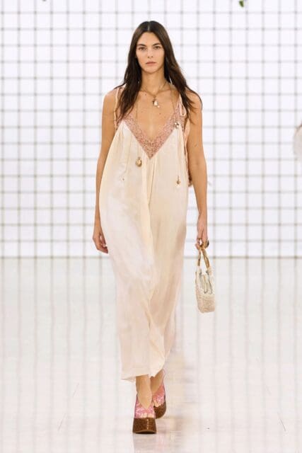 睡衣風當紅!「睡裙 Nightgown」將在 2025 夏季強勢回歸⋯⋯?