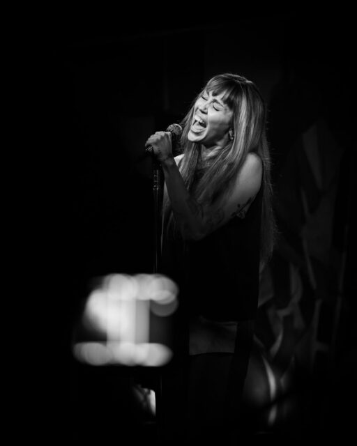 Moncler攜手Edward Enninful在紐約舉行時尚派對,Miley Cyrus 獻唱全新單曲〈More to Lose〉
