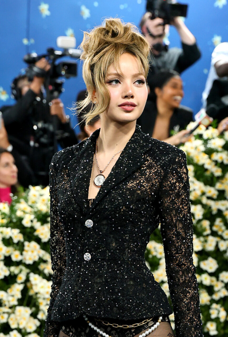 Met Gala 2025｜紅地毯珠寶首飾造型盤點！Lisa以BVLGARI項鏈配襯全黑造型，Rosé  Tiffany & Co.項鏈鑲嵌逾14卡藍寶石……