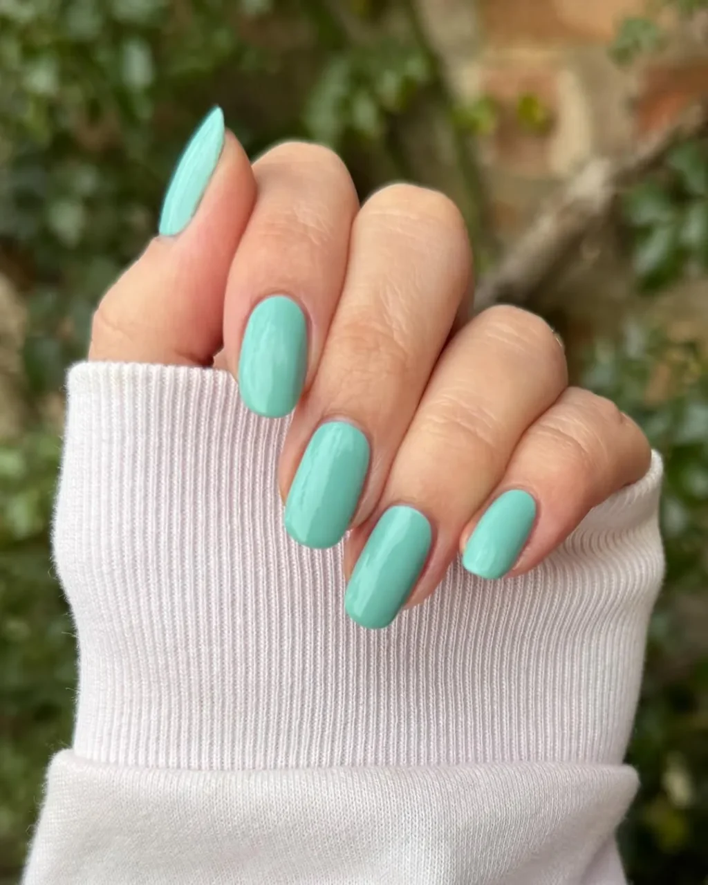 碧湖綠色是今夏的美甲趨勢！Kylie Jenner為你示範夏季美甲的時尚靈感