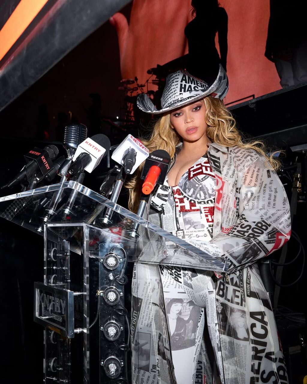 Beyoncé《Cowboy Carter》世界巡迴演唱會舞台美容造型：金屬妝容與Latte makeup的完美融合