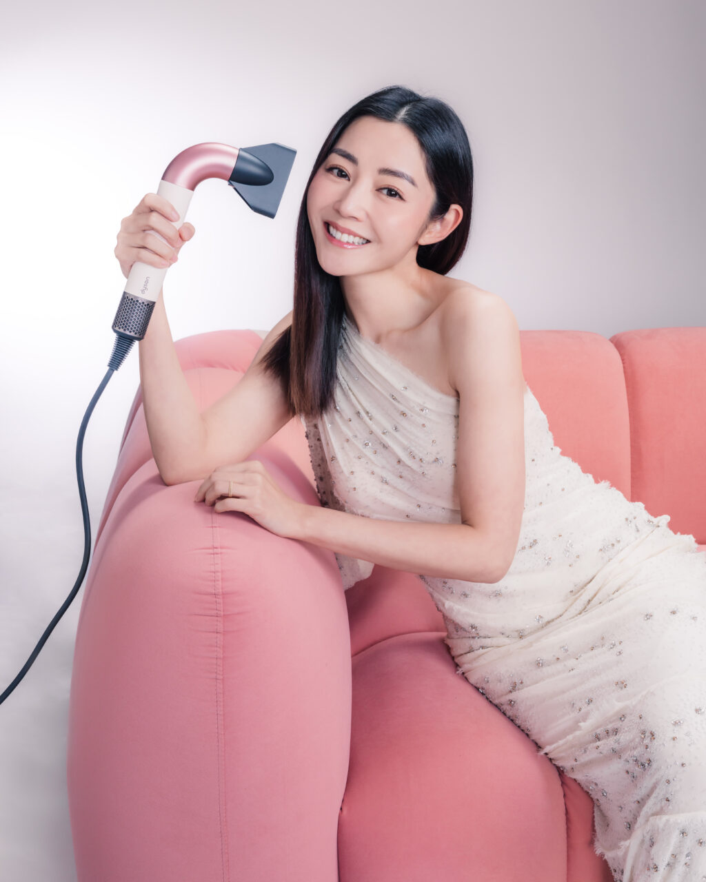 成為自己的髮型師！全新Dyson Supersonic r™風筒以突破性管狀設計更小更輕 快速打造不同專業髮型