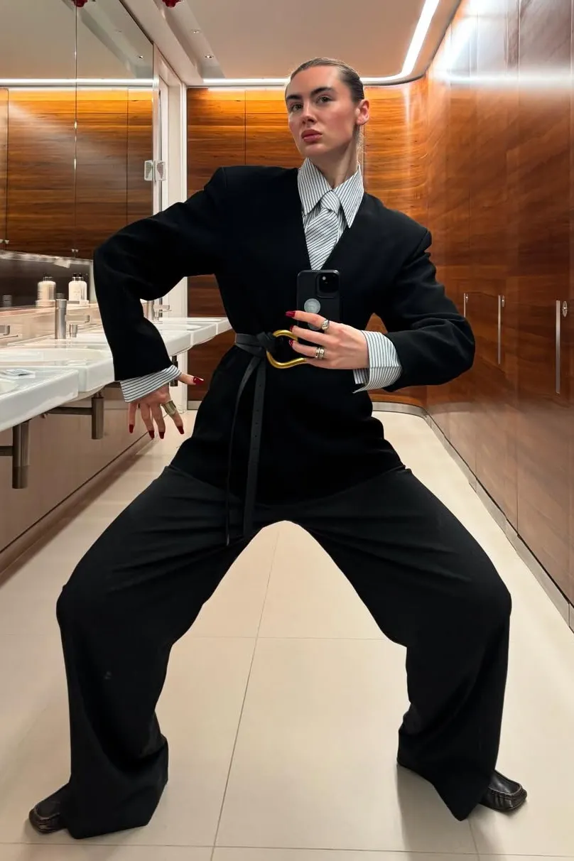 誰是「Kat From Finance」？認識這位新一代時尚達人與「Power dressing」上班穿搭技巧