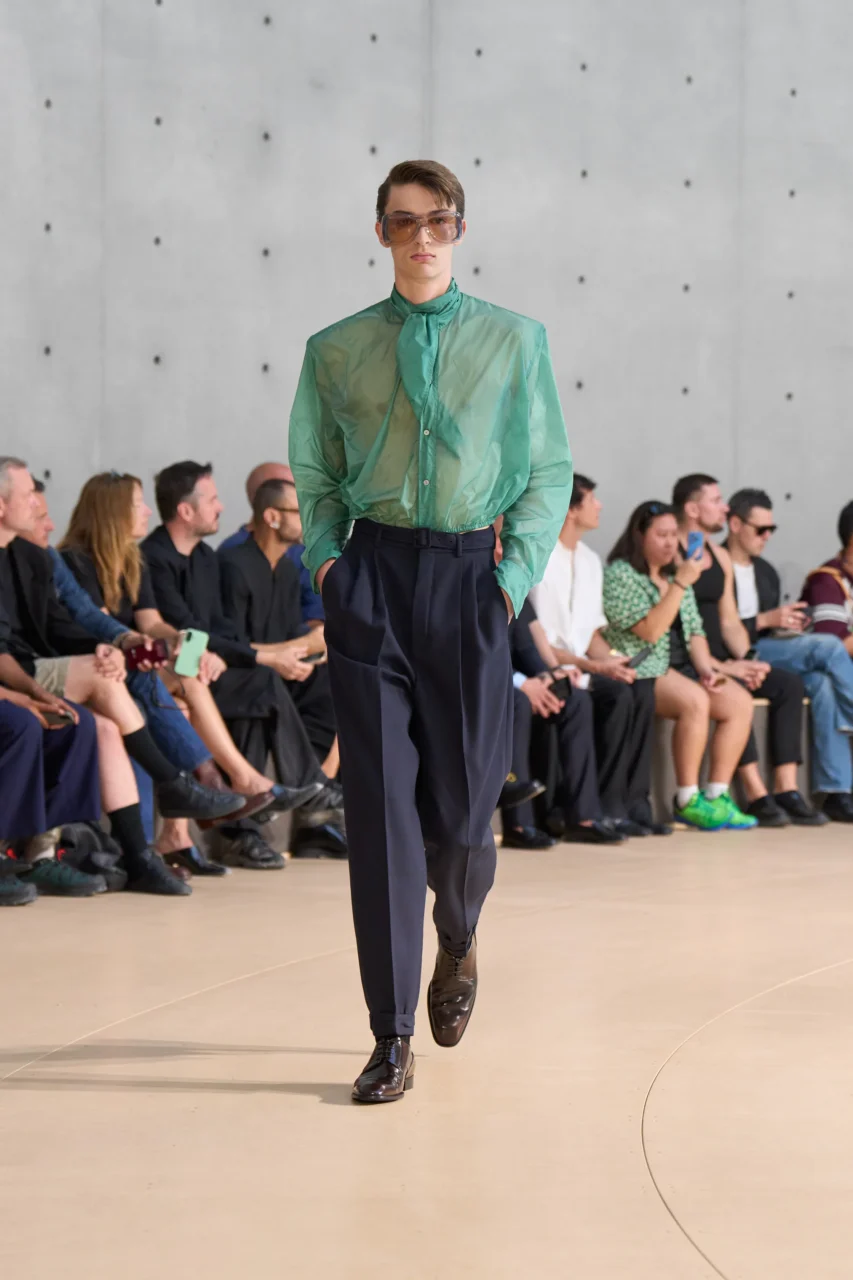 以酷兒藝術家的色彩 重塑YSL男裝的視覺美學｜Spring/Summer 2026 Menswear