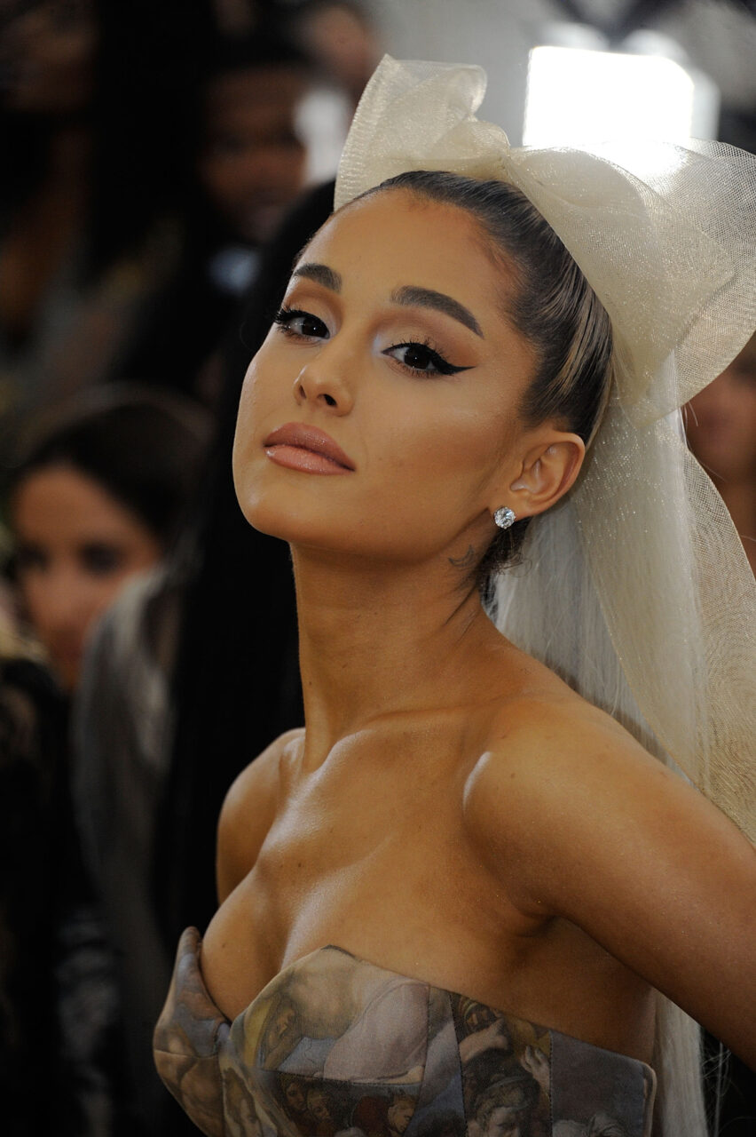 樂壇歌后Ariana Grande的美麗蜕變:回顧她最經典的髮型與美容造型