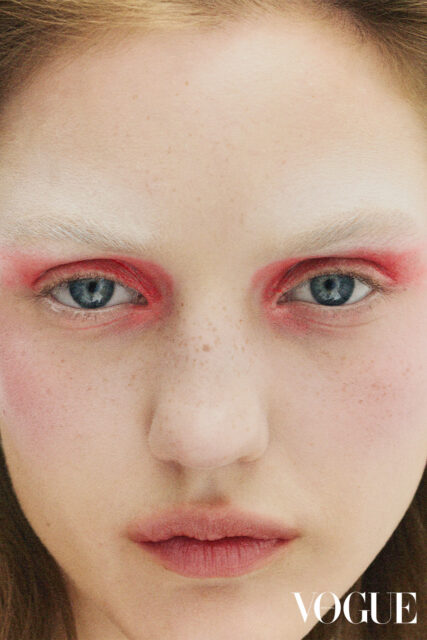 2025夏日妝容推介:注入夢幻閃粉色塑造浪漫Fairy makeup,呈現童話般的仙子妝容