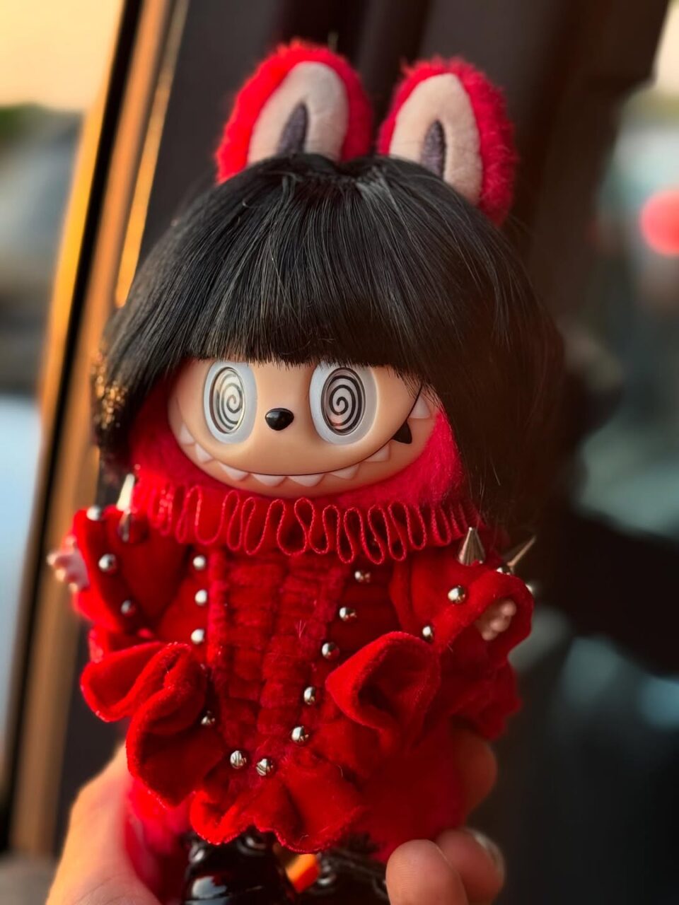 Lady Gaga 也深陷 Labubu 魅力！特製哥德風 Labubu 竟由洛杉磯藝術家設計？