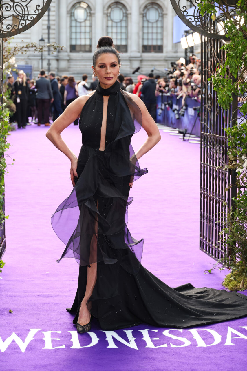 演活《Wednesday》Morticia Addams 冷艷又高貴的魔女氣質，盤點 8 部代表國際影后 Catherine Zeta-Jones 的華麗作品