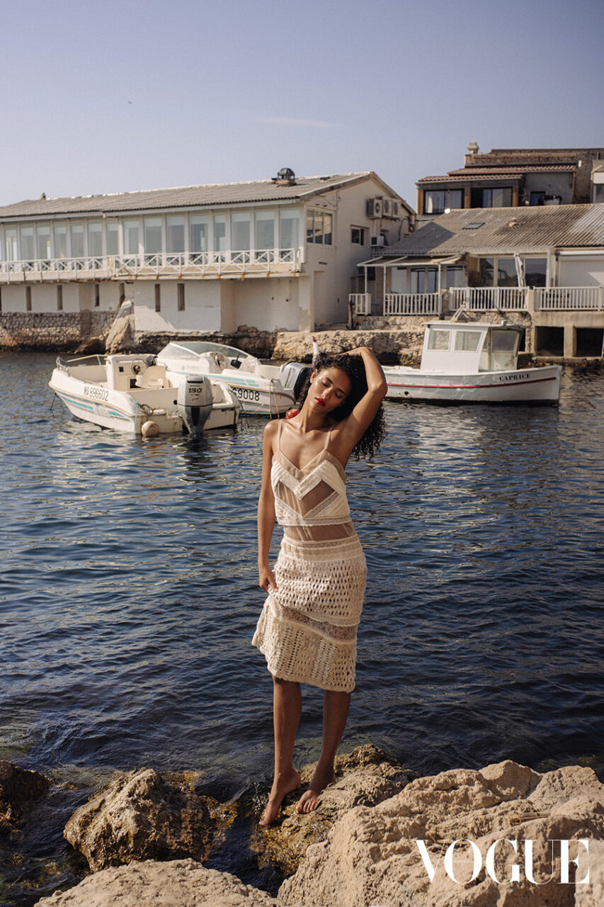 2025 秋季時尚趨勢: 回歸純粹的美，極簡白色成為秋季核心潮流