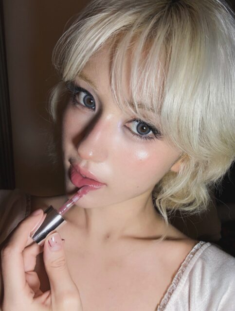 學會這4個提升唇妝精緻度的隱藏技巧,打造完美自然妝容效果